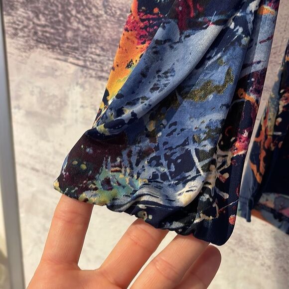 Gorgeous “splattered” long sleeve blouse - Picture 4 of 5